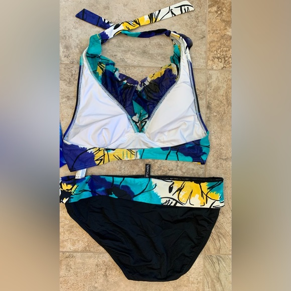 Selling as a pair! Tankini and bikini 🕶☀️ - Picture 5 of 6